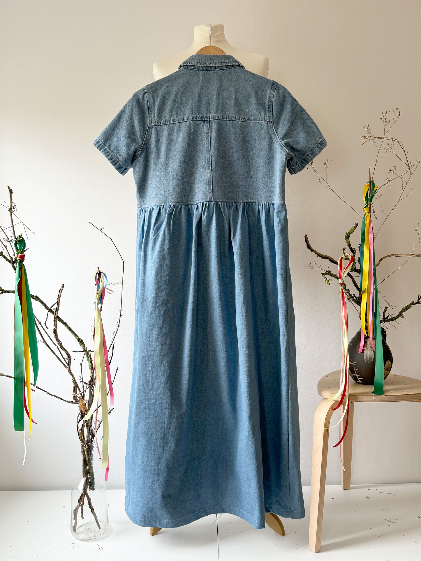 RECYCLED DENIM ROSA DRESS WITH SHORT SLEEVES